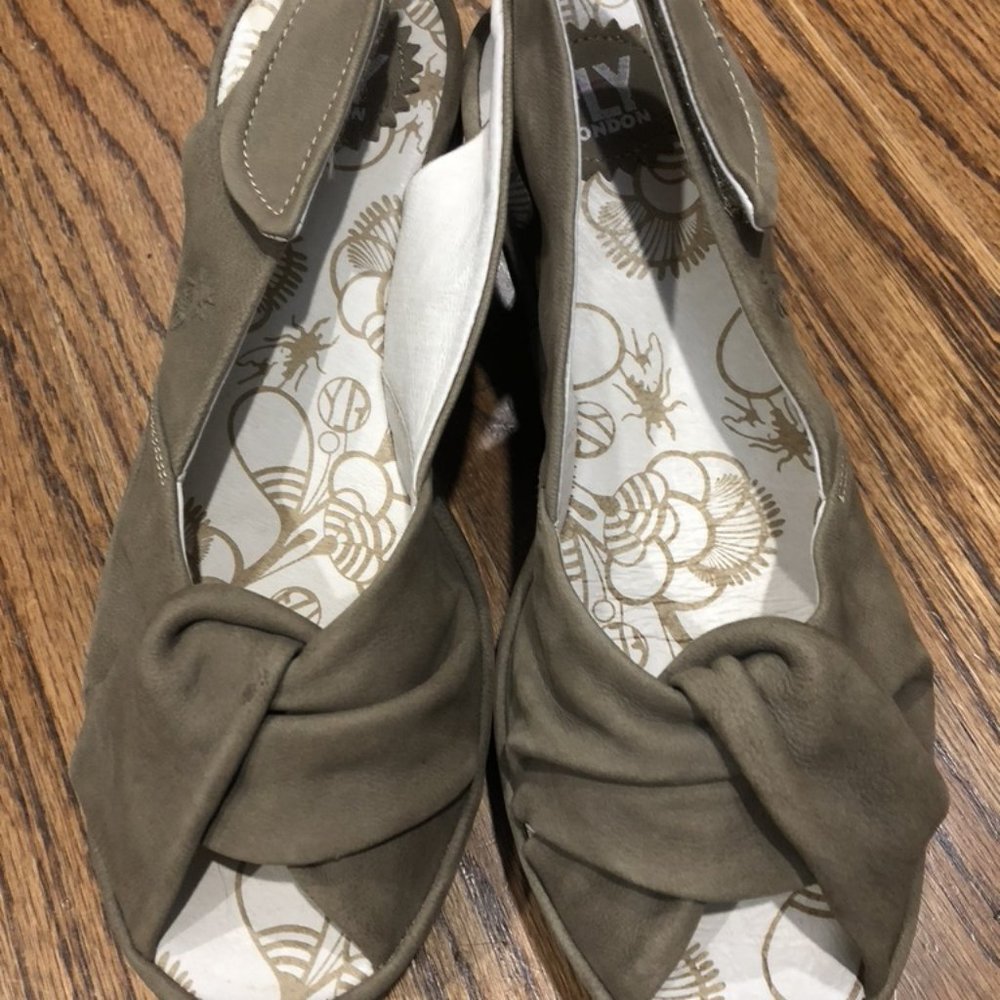 Fly London Yata Leather Wedge Sandal - 38 - NWOB